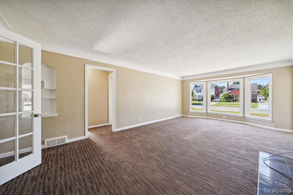8126 SORRENTO Street, Detroit, MI 48228 — Photo 10