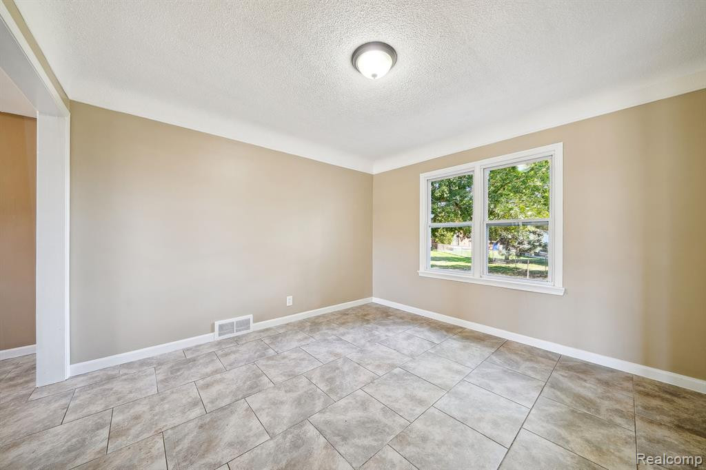 8126 SORRENTO Street, Detroit, MI 48228 — Photo 15