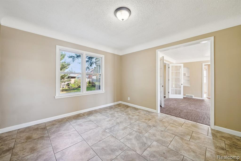 8126 SORRENTO Street, Detroit, MI 48228 — Photo 17