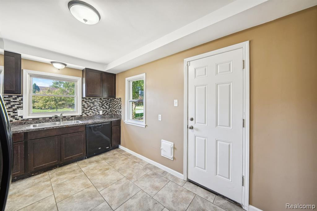 8126 SORRENTO Street, Detroit, MI 48228 — Photo 19
