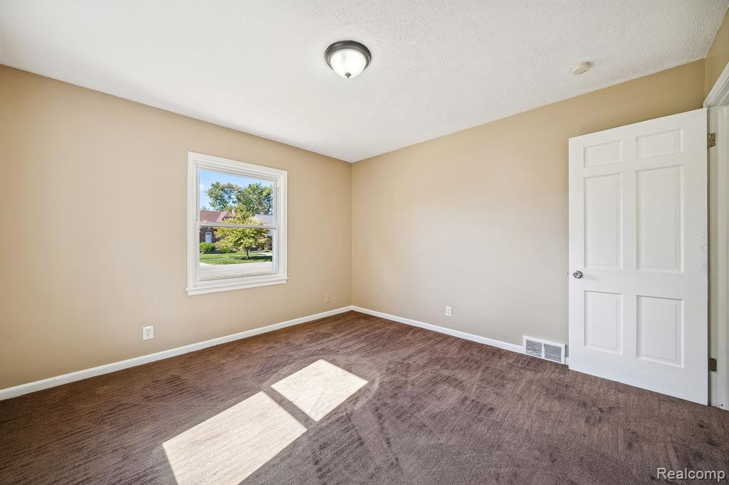8126 SORRENTO Street, Detroit, MI 48228 — Photo 25