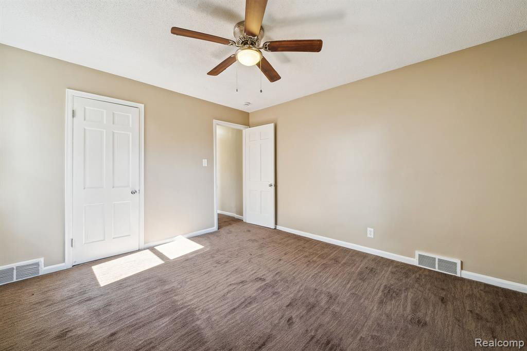 8126 SORRENTO Street, Detroit, MI 48228 — Photo 28
