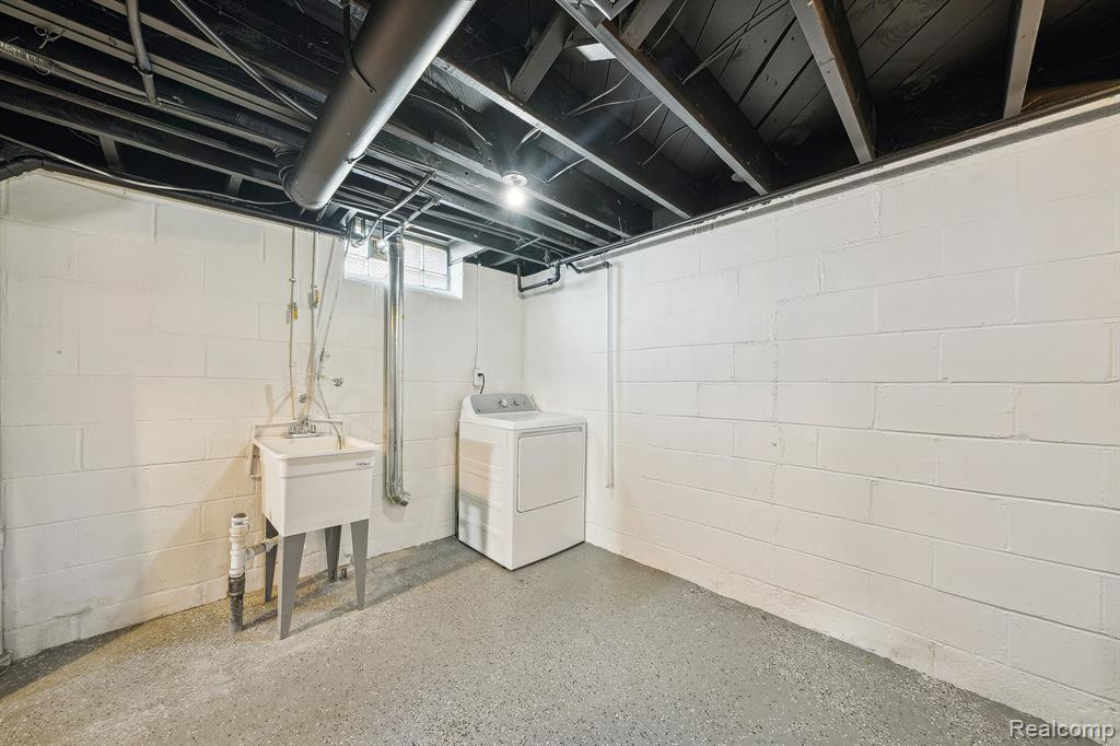 8126 SORRENTO Street, Detroit, MI 48228 — Photo 34