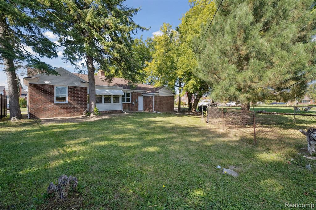 8126 SORRENTO Street, Detroit, MI 48228 — Photo 36