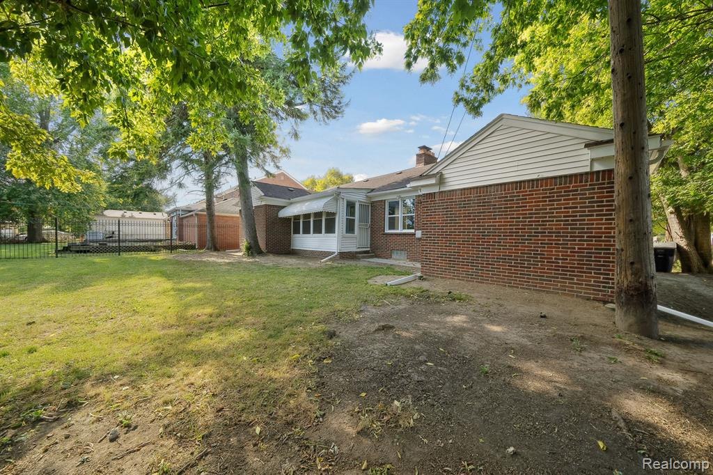8126 SORRENTO Street, Detroit, MI 48228 — Photo 38