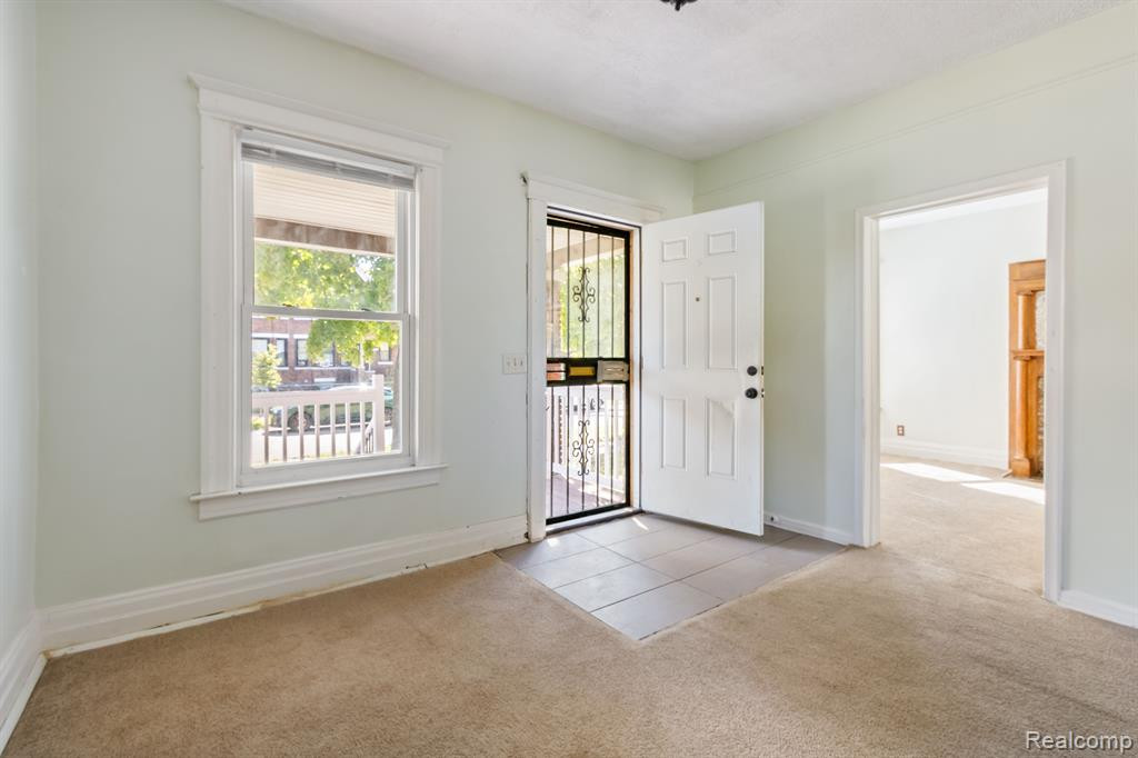 728 W PHILADELPHIA Street, Detroit, MI 48202 — Photo 2