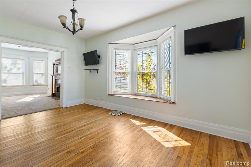 728 W PHILADELPHIA Street, Detroit, MI 48202 — Photo 10