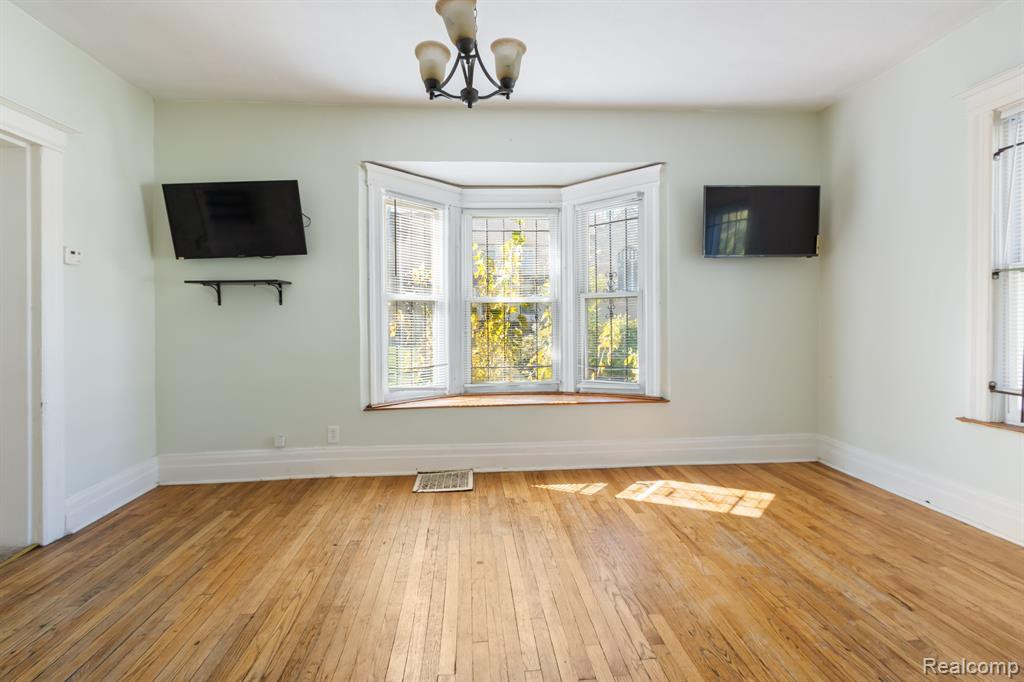728 W PHILADELPHIA Street, Detroit, MI 48202 — Photo 11