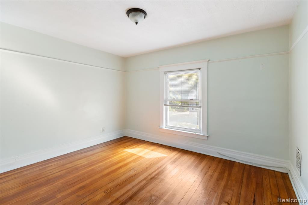 728 W PHILADELPHIA Street, Detroit, MI 48202 — Photo 17