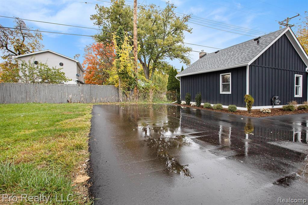 670 N IVANHOE Avenue, Ypsilanti, MI 48198 — Photo 5