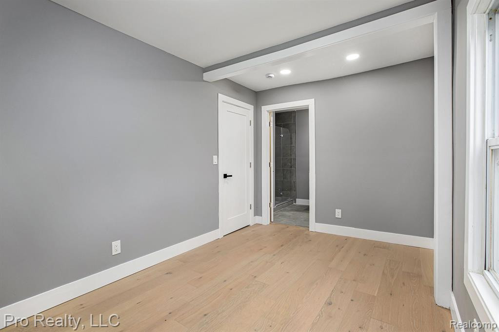 670 N IVANHOE Avenue, Ypsilanti, MI 48198 — Photo 13