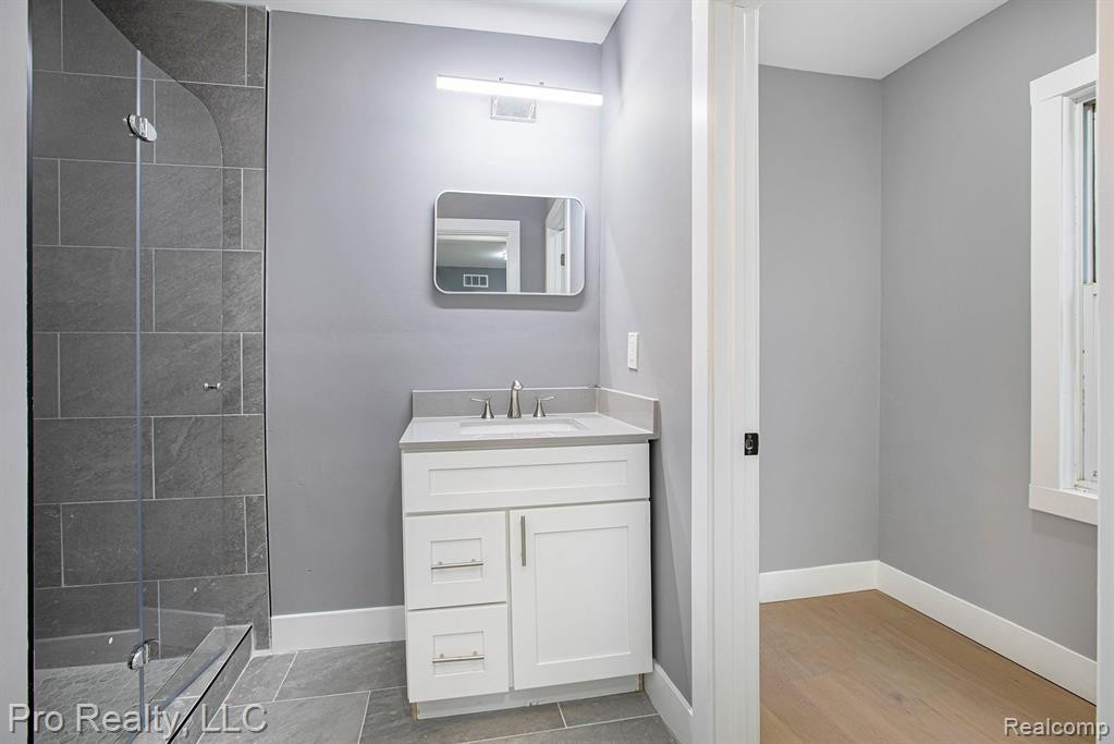 670 N IVANHOE Avenue, Ypsilanti, MI 48198 — Photo 14