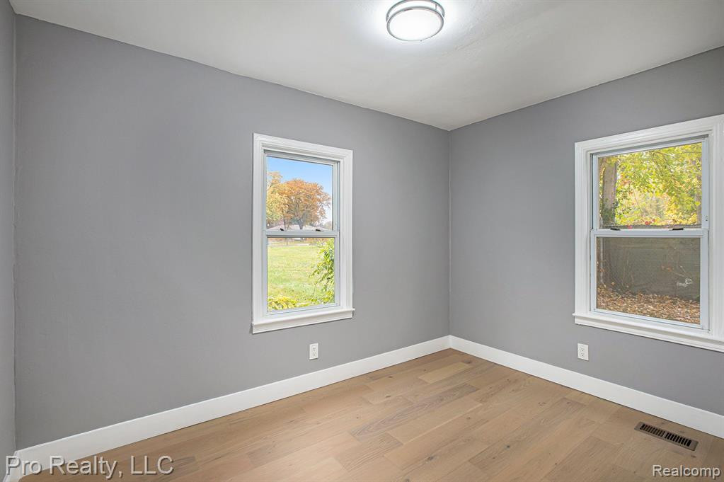 670 N IVANHOE Avenue, Ypsilanti, MI 48198 — Photo 15