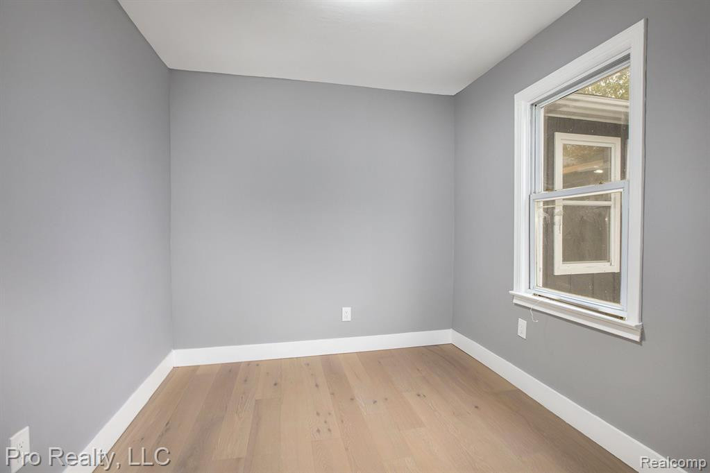 670 N IVANHOE Avenue, Ypsilanti, MI 48198 — Photo 17
