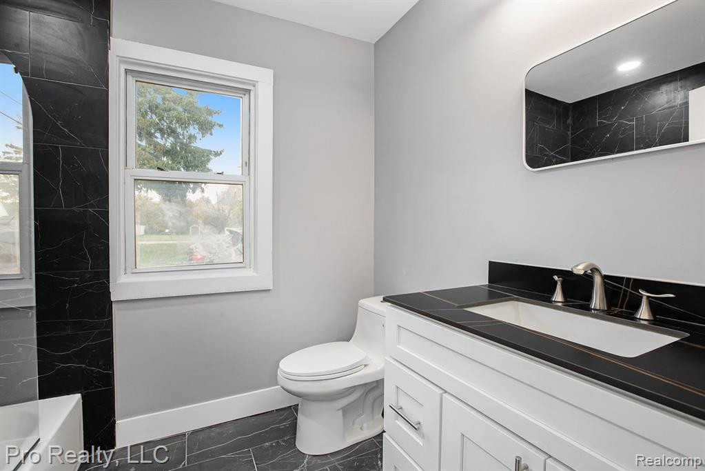 670 N IVANHOE Avenue, Ypsilanti, MI 48198 — Photo 19