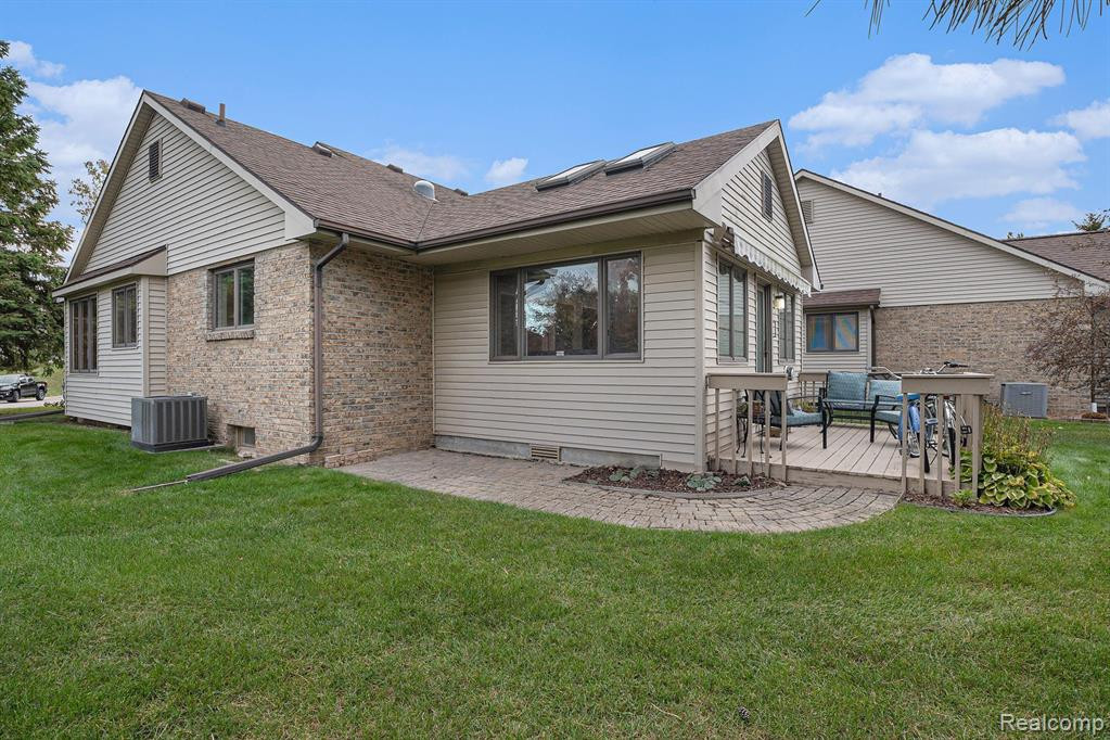 8309 BUTTERNUT Court, 25, Grand Blanc, MI 48439 — Photo 35