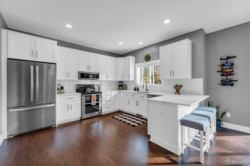 8429 YALE Street, Oak Park, MI 48237 — Photo 11