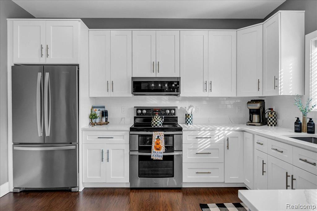 8429 YALE Street, Oak Park, MI 48237 — Photo 12