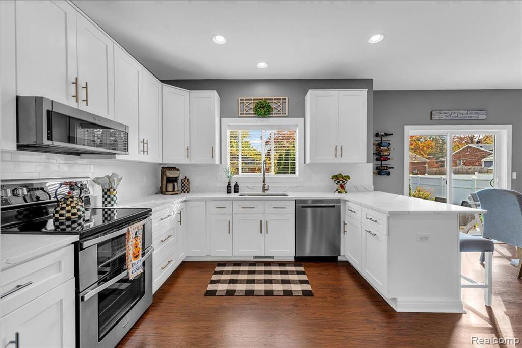 8429 YALE Street, Oak Park, MI 48237 — Photo 13