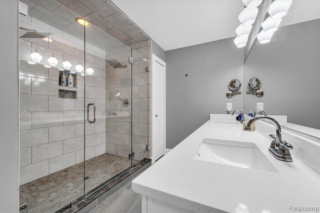 8429 YALE Street, Oak Park, MI 48237 — Photo 25