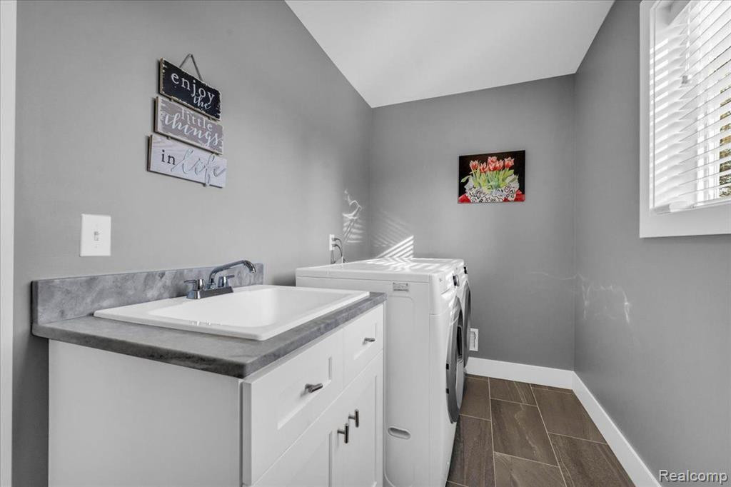 8429 YALE Street, Oak Park, MI 48237 — Photo 32