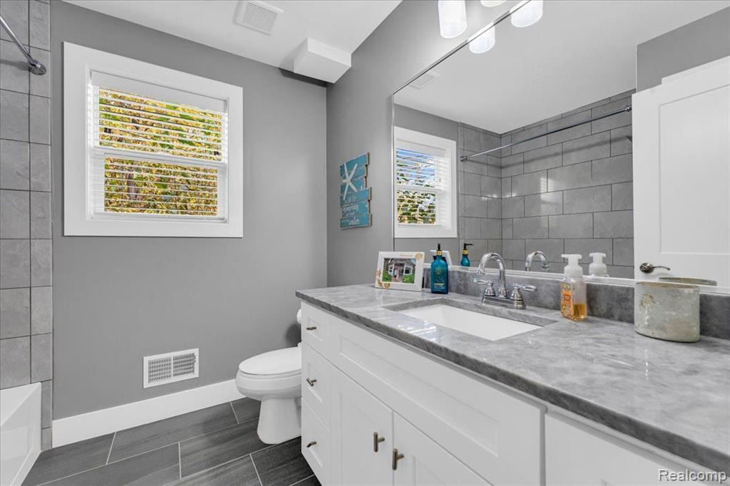 8429 YALE Street, Oak Park, MI 48237 — Photo 33