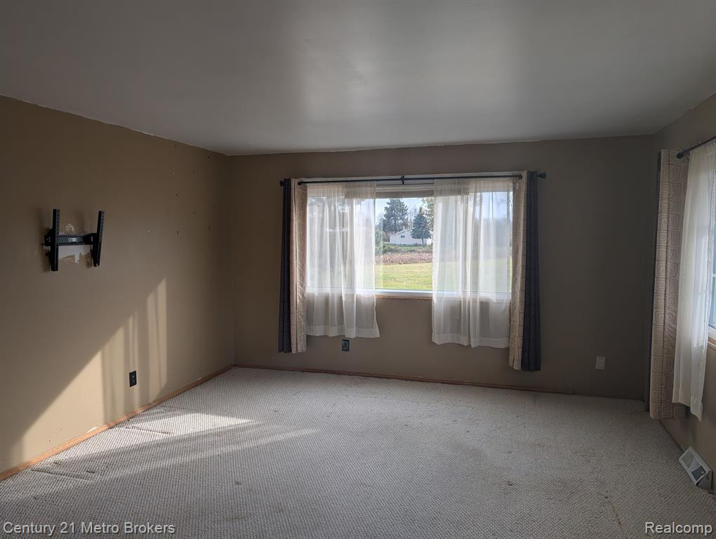 2686 N VAN DYKE Road, Imlay City, MI 48444 — Photo 2