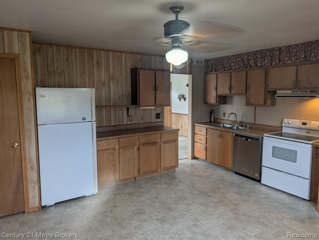 2686 N VAN DYKE Road, Imlay City, MI 48444 — Photo 6