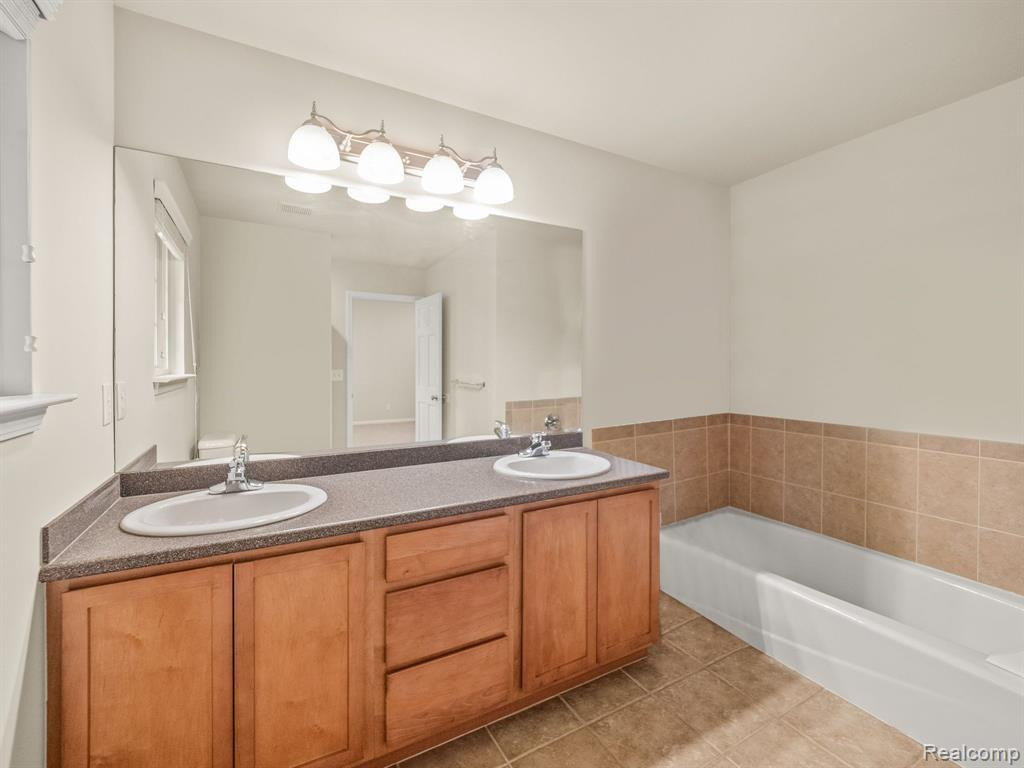 509 JAMES Circle, Royal Oak, MI 48067 — Photo 11
