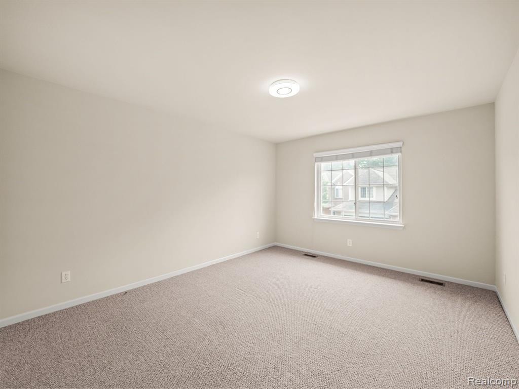 509 JAMES Circle, Royal Oak, MI 48067 — Photo 12
