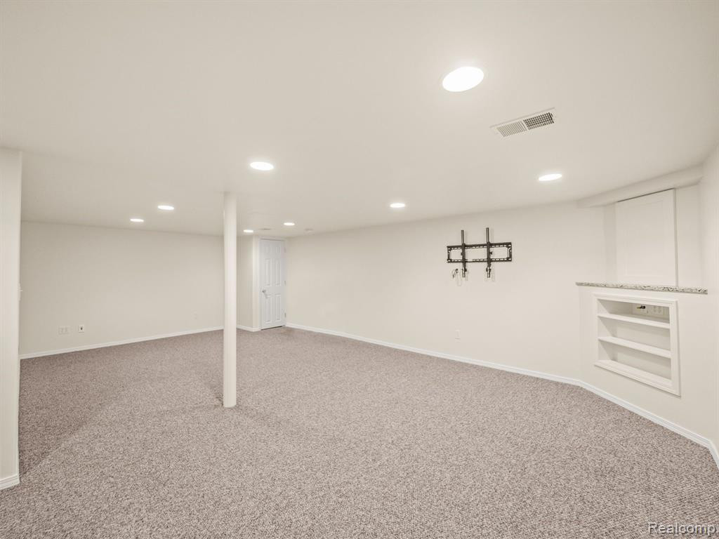 509 JAMES Circle, Royal Oak, MI 48067 — Photo 15