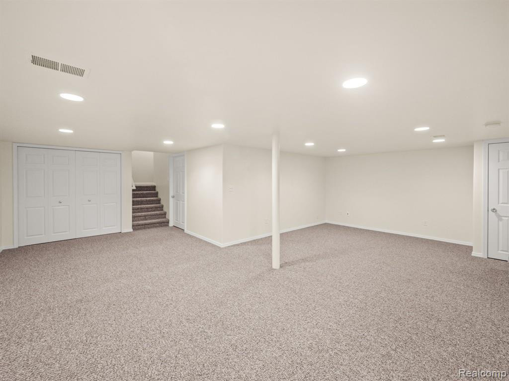 509 JAMES Circle, Royal Oak, MI 48067 — Photo 16