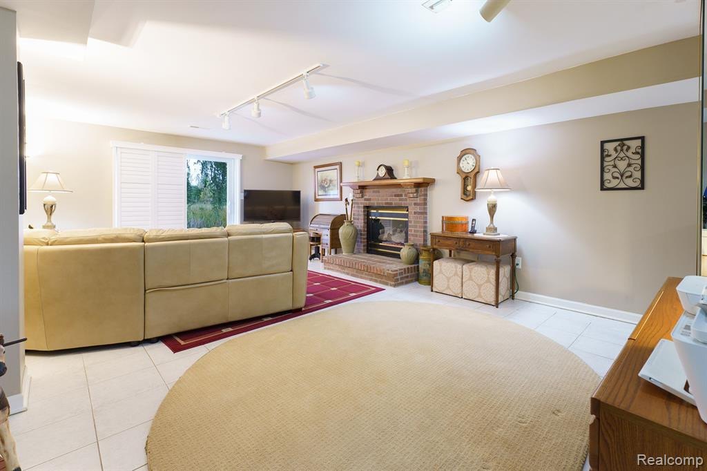 885 Challenging Trail, South Lyon, MI 48178 — Photo 33