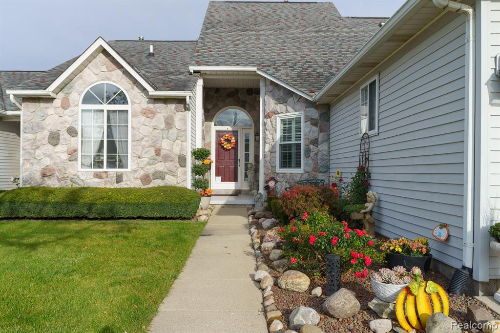 885 Challenging Trail, South Lyon, MI 48178 — front exterior