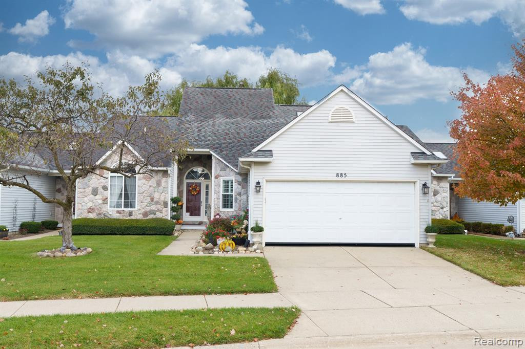 885 Challenging Trail, South Lyon, MI 48178 — Photo 2