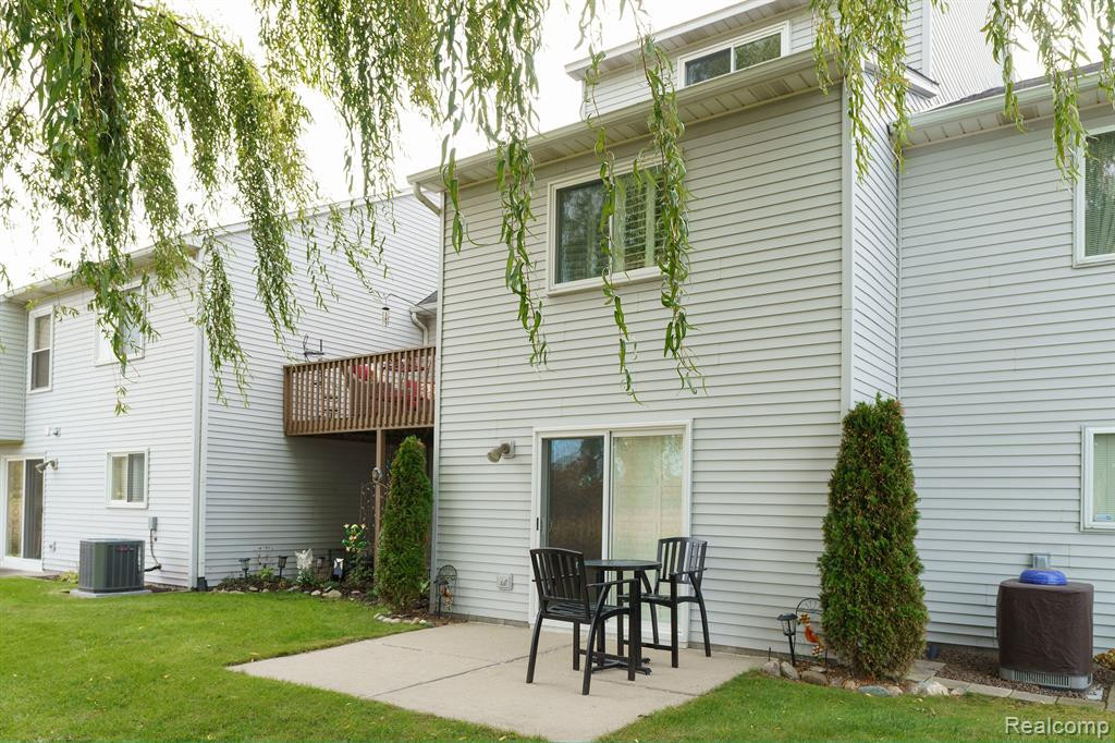 885 Challenging Trail, South Lyon, MI 48178 — Photo 7