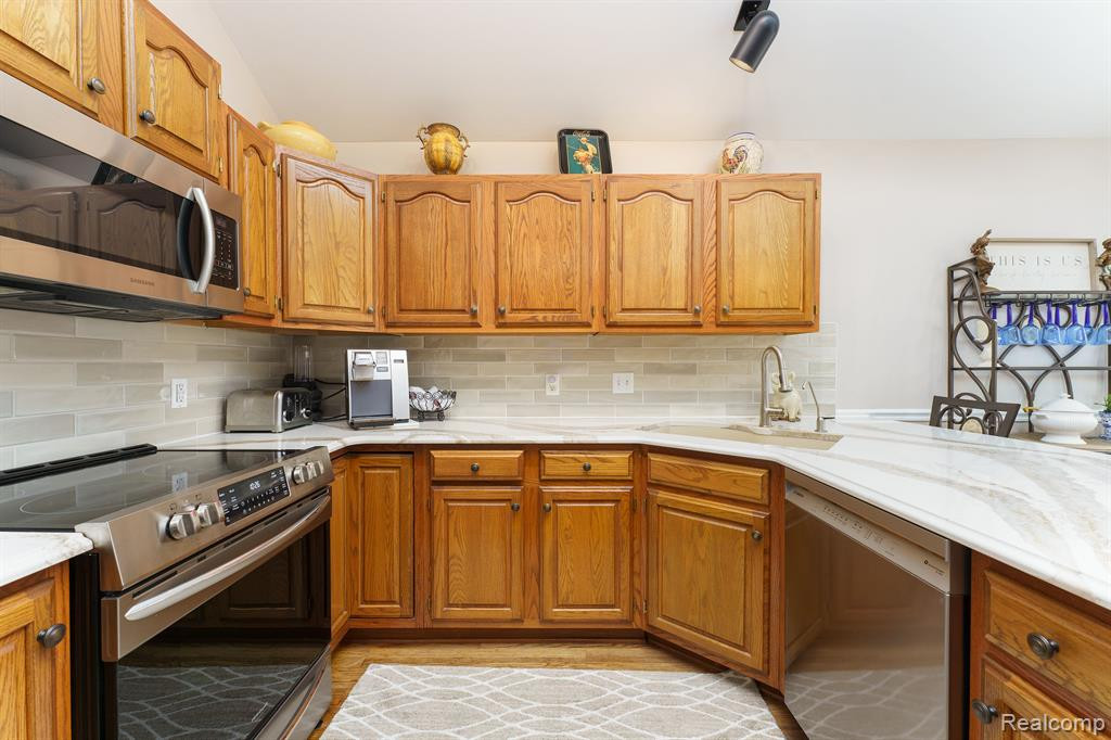 885 Challenging Trail, South Lyon, MI 48178 — Photo 16