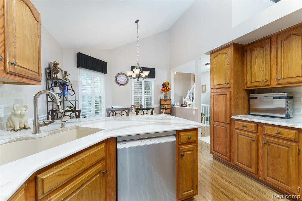 885 Challenging Trail, South Lyon, MI 48178 — Photo 17