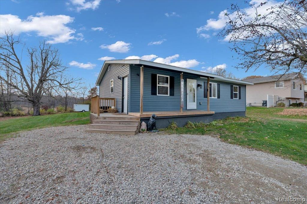 4399 HUCKLEBERRY Circle, Columbiaville, MI 48421 — Photo 2