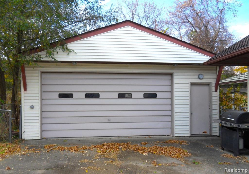 841 BISHOP Street, Milford, MI 48381 — Photo 3