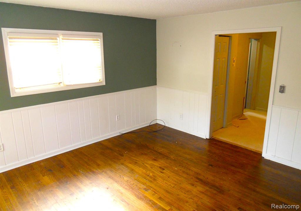 841 BISHOP Street, Milford, MI 48381 — Photo 6