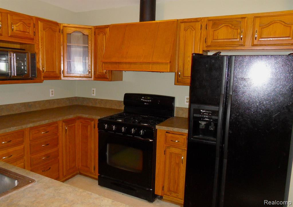 841 BISHOP Street, Milford, MI 48381 — Photo 8