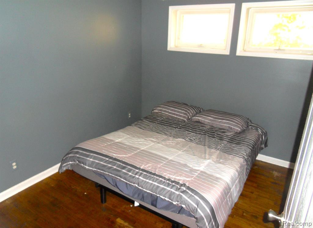 841 BISHOP Street, Milford, MI 48381 — Photo 11