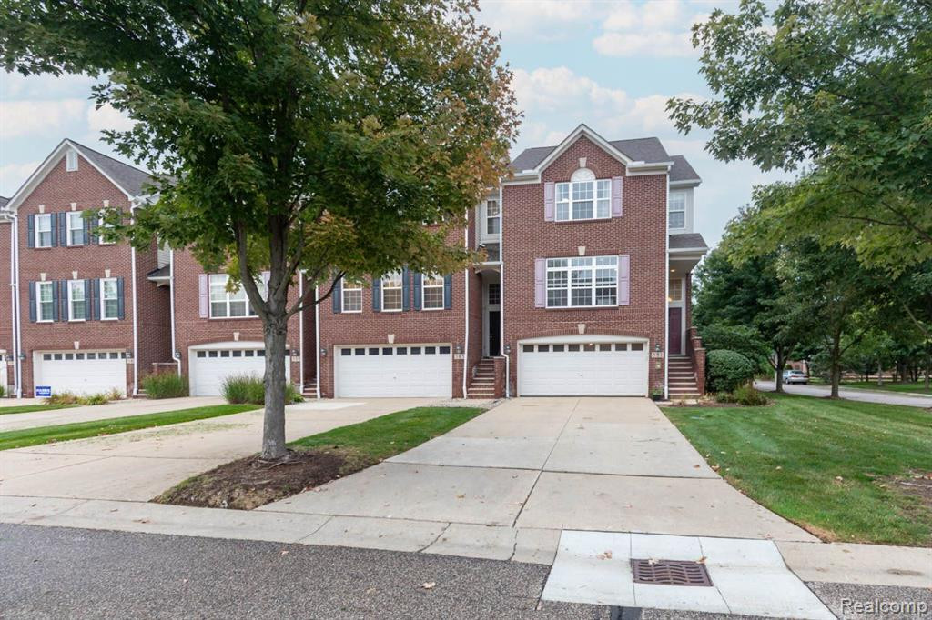 581 CHERRY ORCHARD Road, Canton, MI 48188 — Photo 2