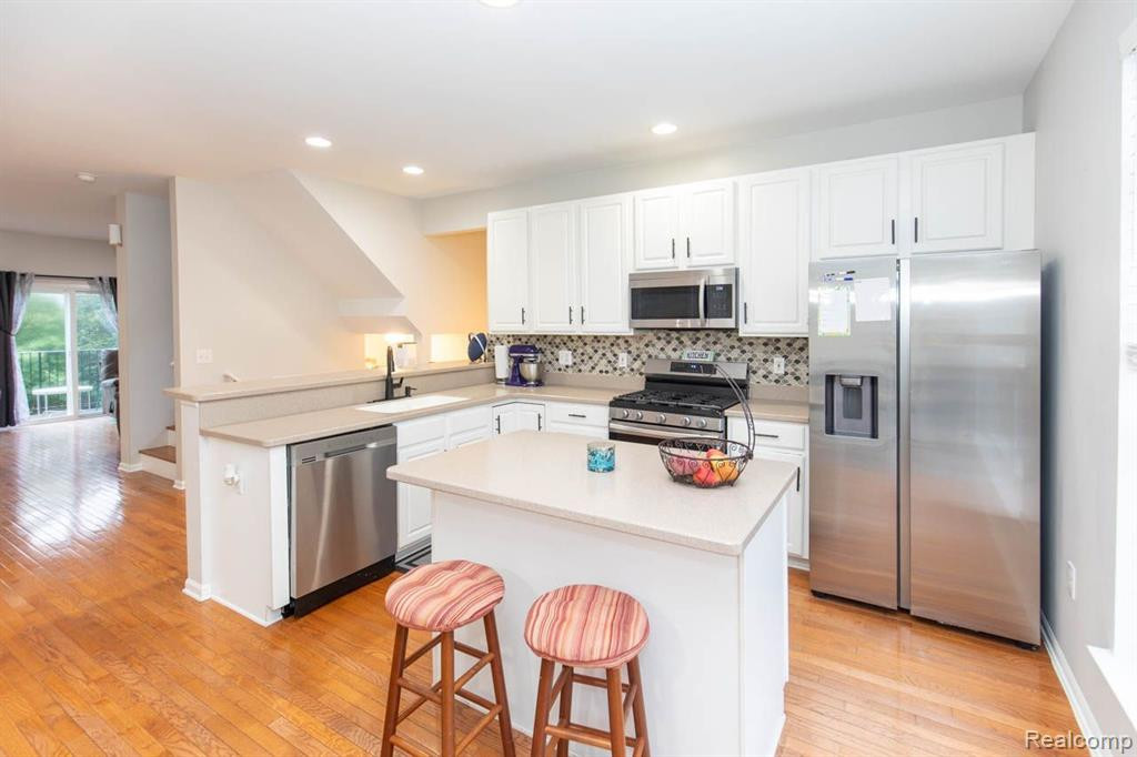 581 CHERRY ORCHARD Road, Canton, MI 48188 — Photo 17