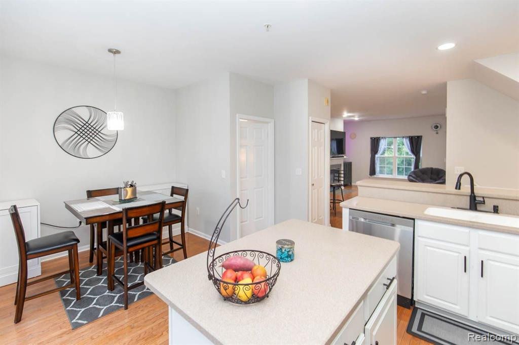 581 CHERRY ORCHARD Road, Canton, MI 48188 — Photo 19