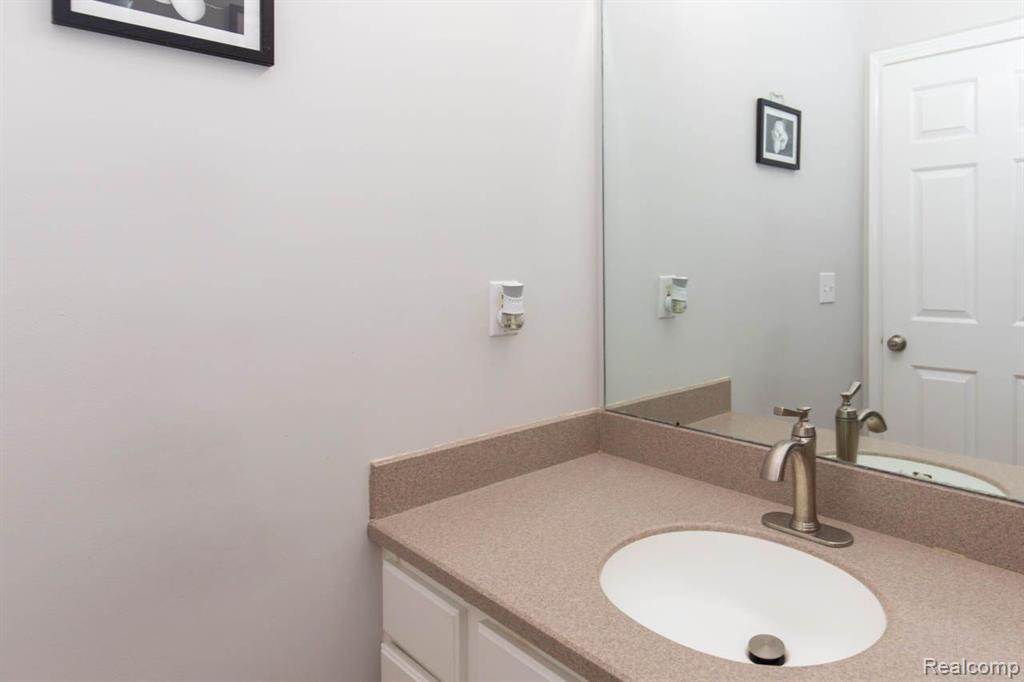 581 CHERRY ORCHARD Road, Canton, MI 48188 — Photo 20