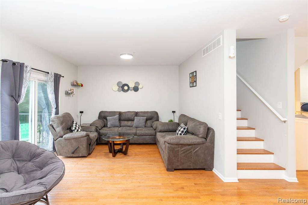 581 CHERRY ORCHARD Road, Canton, MI 48188 — Photo 23