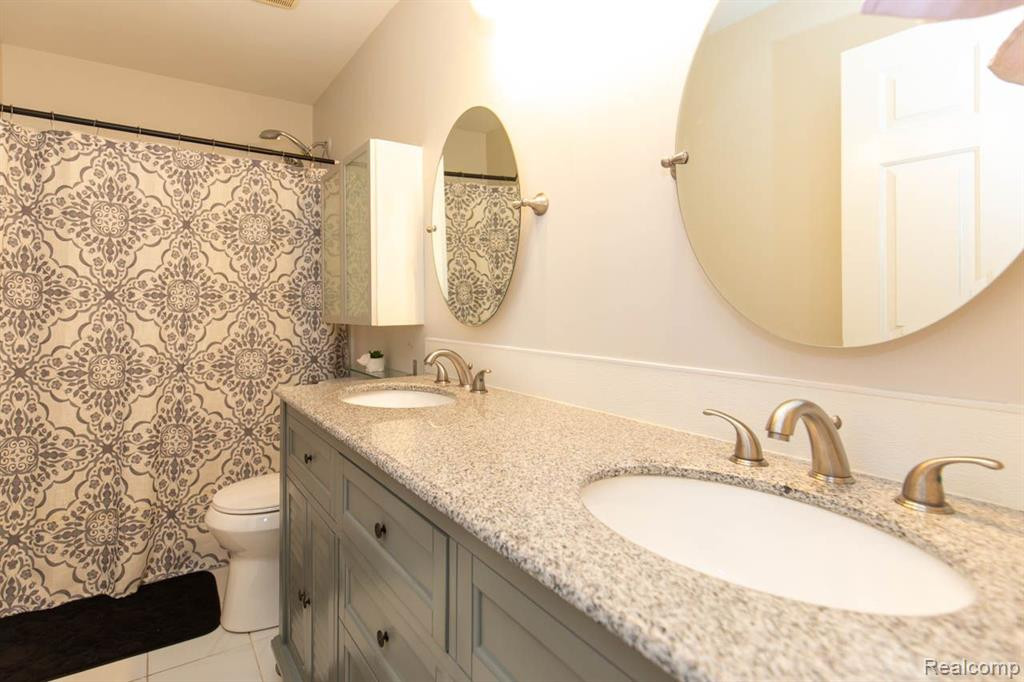 581 CHERRY ORCHARD Road, Canton, MI 48188 — Photo 31