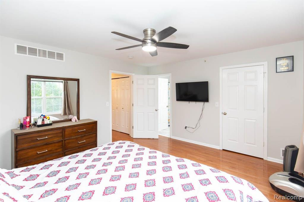 581 CHERRY ORCHARD Road, Canton, MI 48188 — Photo 38